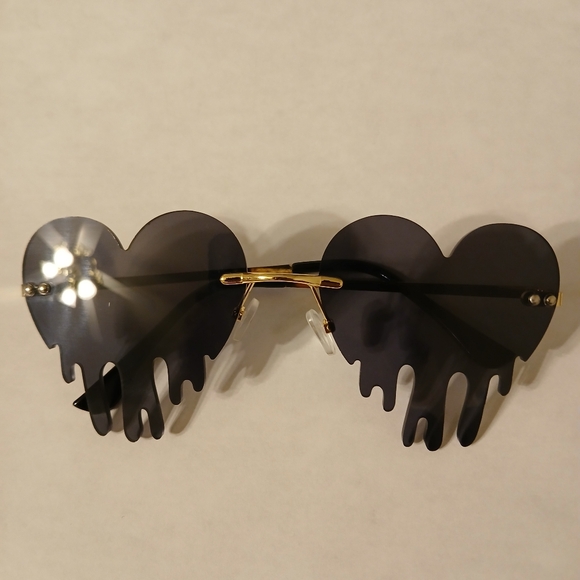 Melting Drip Black Heart Sunglasses for Women Rimless - Picture 1 of 7